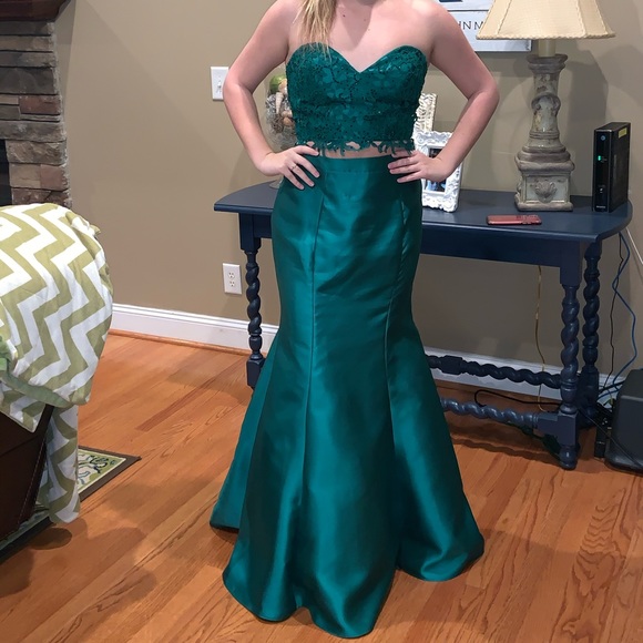 Emerald Green prom dress - Picture 1 of 2